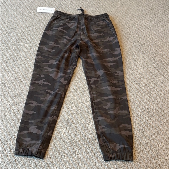 NWT Athleta Camo Farallon Camouflage Jogger Pants - Size 4 - Picture 7 of 7